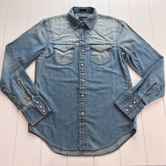 American Eagle AE Women’s size XS Denim pearl Snap Western Shirt Vintage Fit - Picture 1 of 7